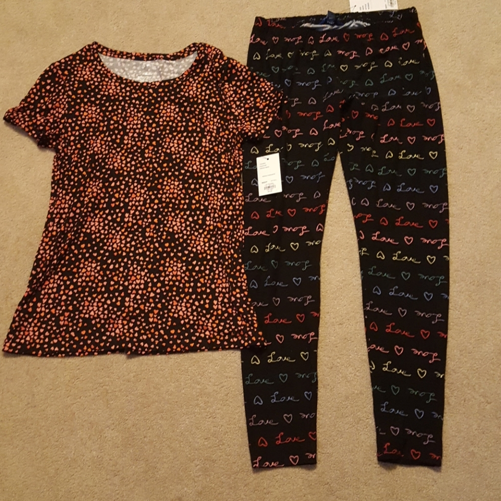 NWT Womens Apt. 9 heart shirt & leggings sz. S